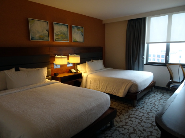 Hilton Garden Inn Long Island City: habitación, dos camas dobles.