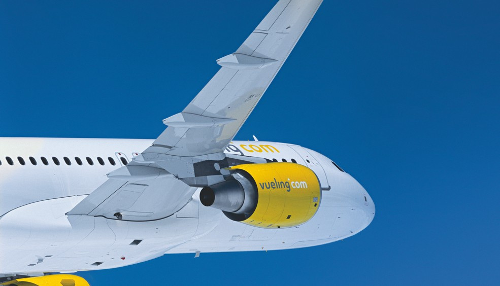 Vueling aumenta sus vuelos a Gatwick conectando con 9 ciudades de España.